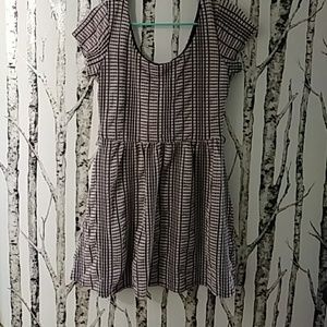 Short sleeve pattern dress